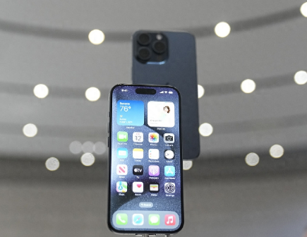 鼓楼Apple维修站分享买iPhone15还是华为Mate60 